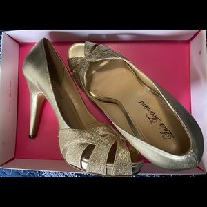 Lulu Townsend Della Gold Heels size 8.5